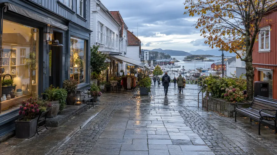 Norsk bymiljø med arbeidsplasser og lokale virksomheter